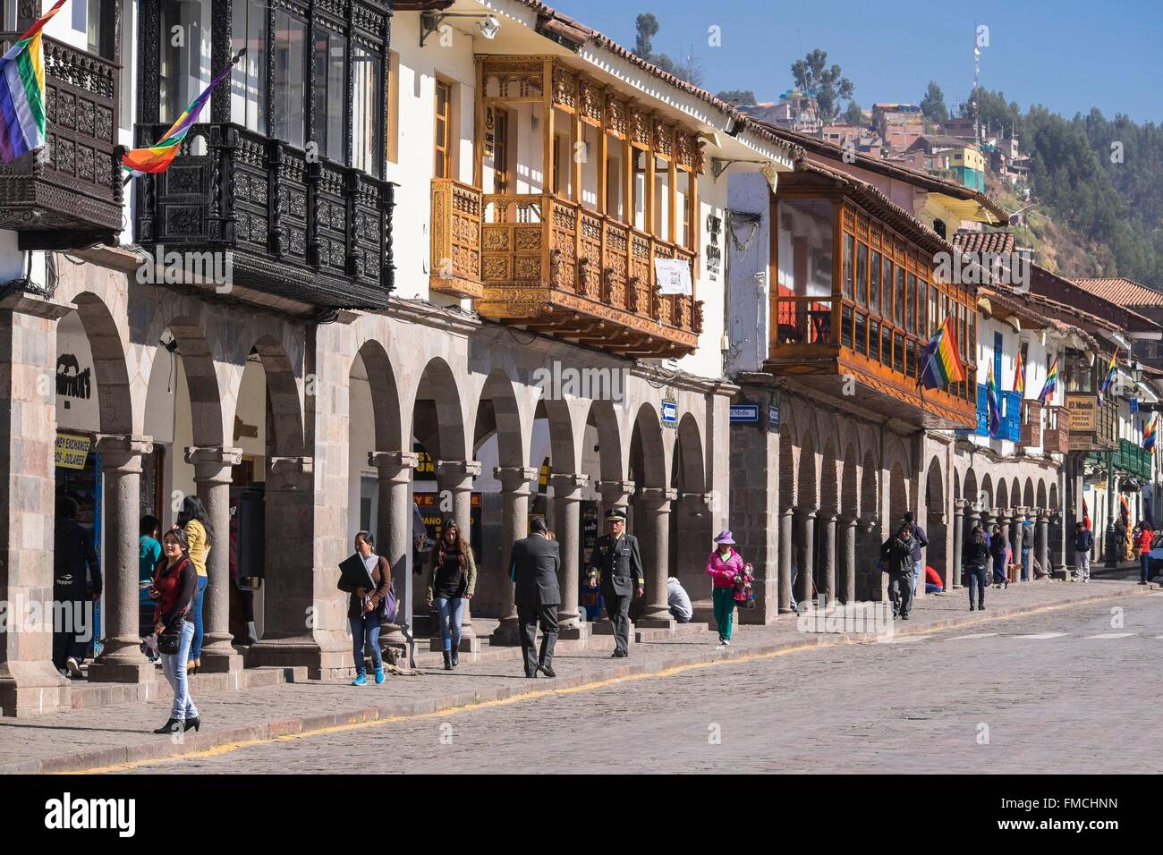 Pérou, Cusco, Cusco, province inscrite au Patrimoine Mondial de l'UNESCO, Plaza de Armas et de l'architecture coloniale des arcades Banque D'Images