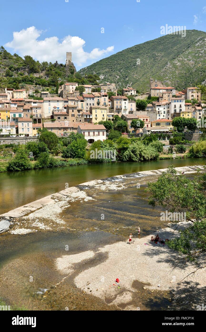 La France, l'Hérault, vallée de l'Orb, Roquebrun village et fleuve Orb Banque D'Images