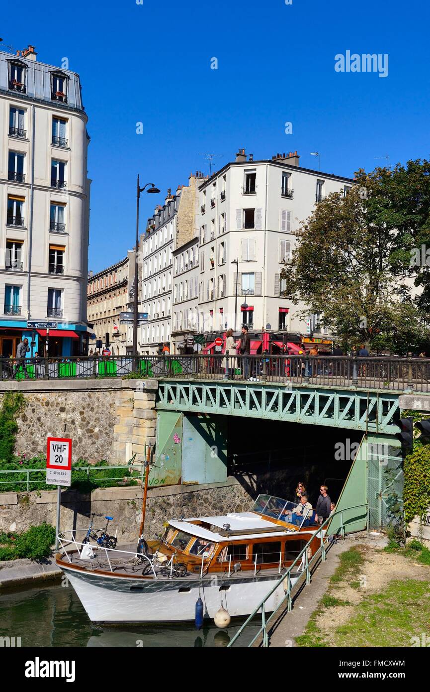 France, Paris, quai de Valmy, canal Saint-Martin Banque D'Images
