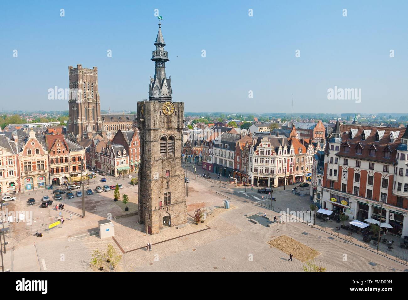 La France, Pas de Calais, Bethune, l'église Saint Vaast et Beffroi classé au Patrimoine Mondial de l'UNESCO (vue aérienne) Banque D'Images