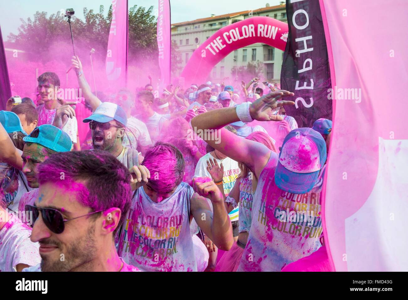 France, Bouches du Rhône, Marseille, la couleur, la race ou les participants reçoivent la peinture en poudre Banque D'Images