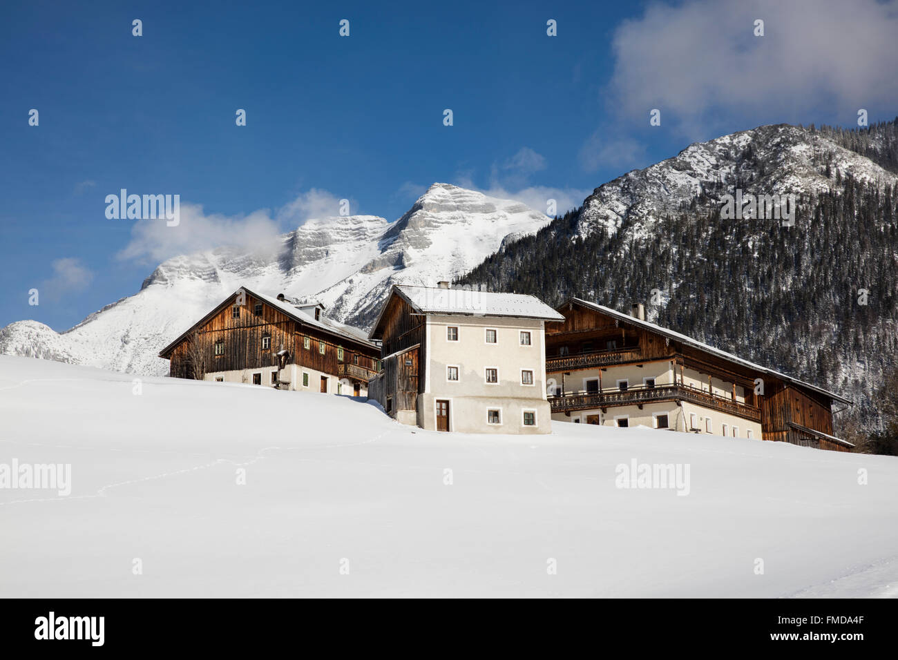 Steinberg am Roman en face de Guffert en hiver avec la neige, Tyrol, Autriche Banque D'Images