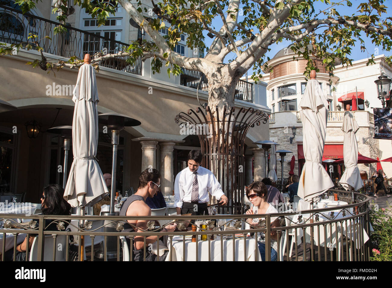 Manger à l'extérieur du Grove, Los Angeles,L.A., au centre-ville, Californie,USA,United States of America, Banque D'Images