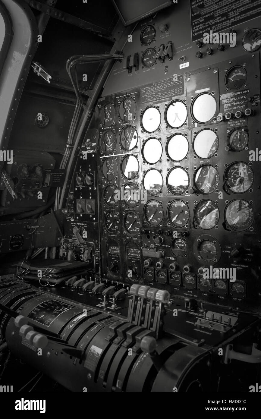 La DEUXIÈME GUERRE MONDIALE, Boeing B29 Superfortress Bomber ingénieur de vol avion gare Banque D'Images