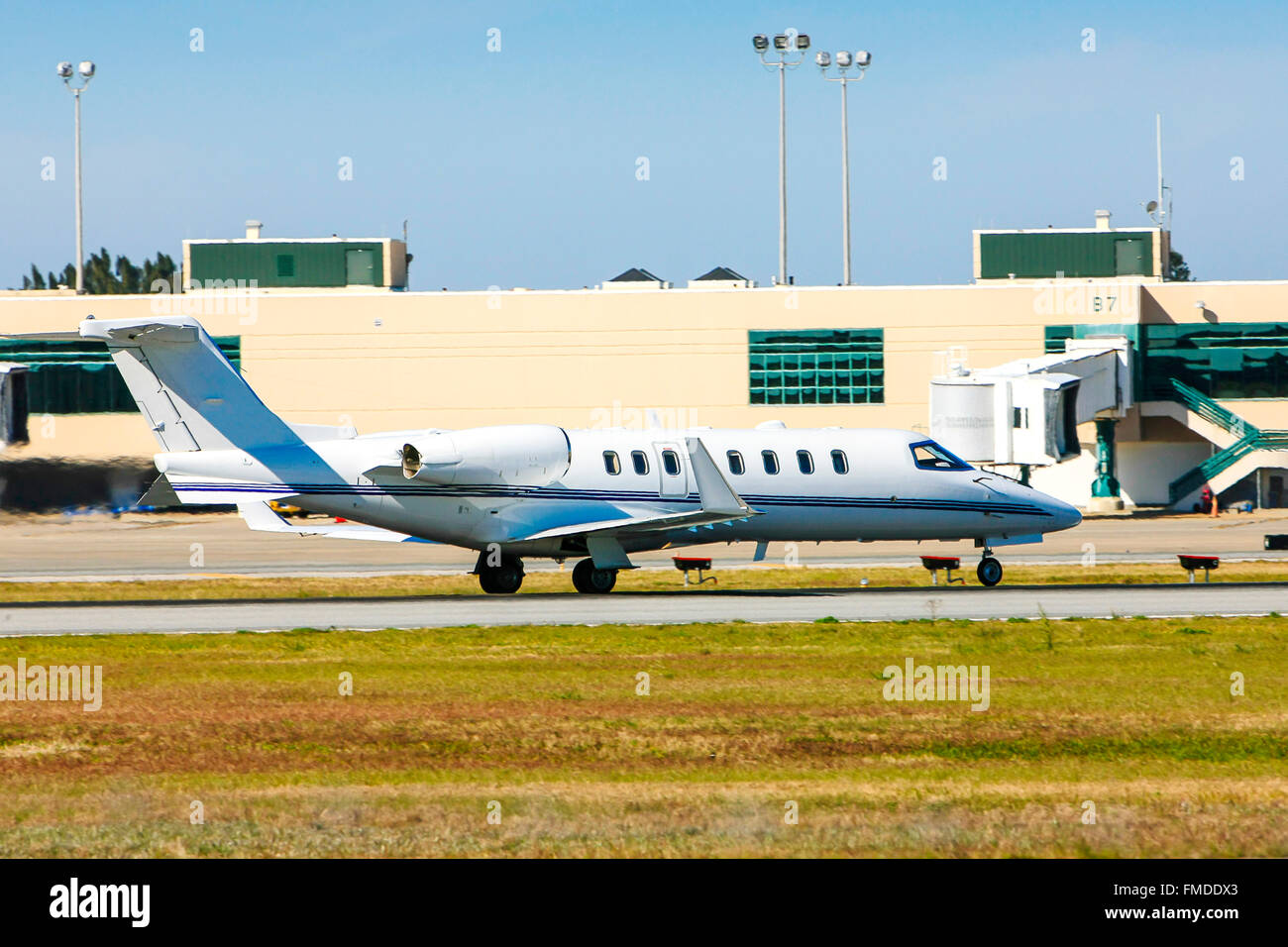 Learjet 45 roulage à l'aéroport de Sarasota en Floride la SRQ Banque D'Images