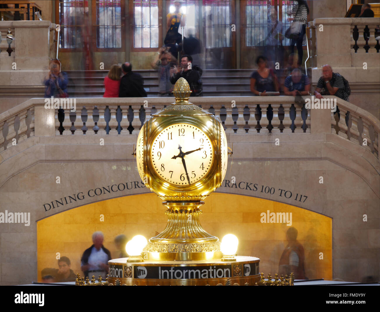 NEW YORK CITY - SEP 16 : horloge ancienne du Grand Central Terminal le Sep 16, 2014 dans la ville de New York. Banque D'Images