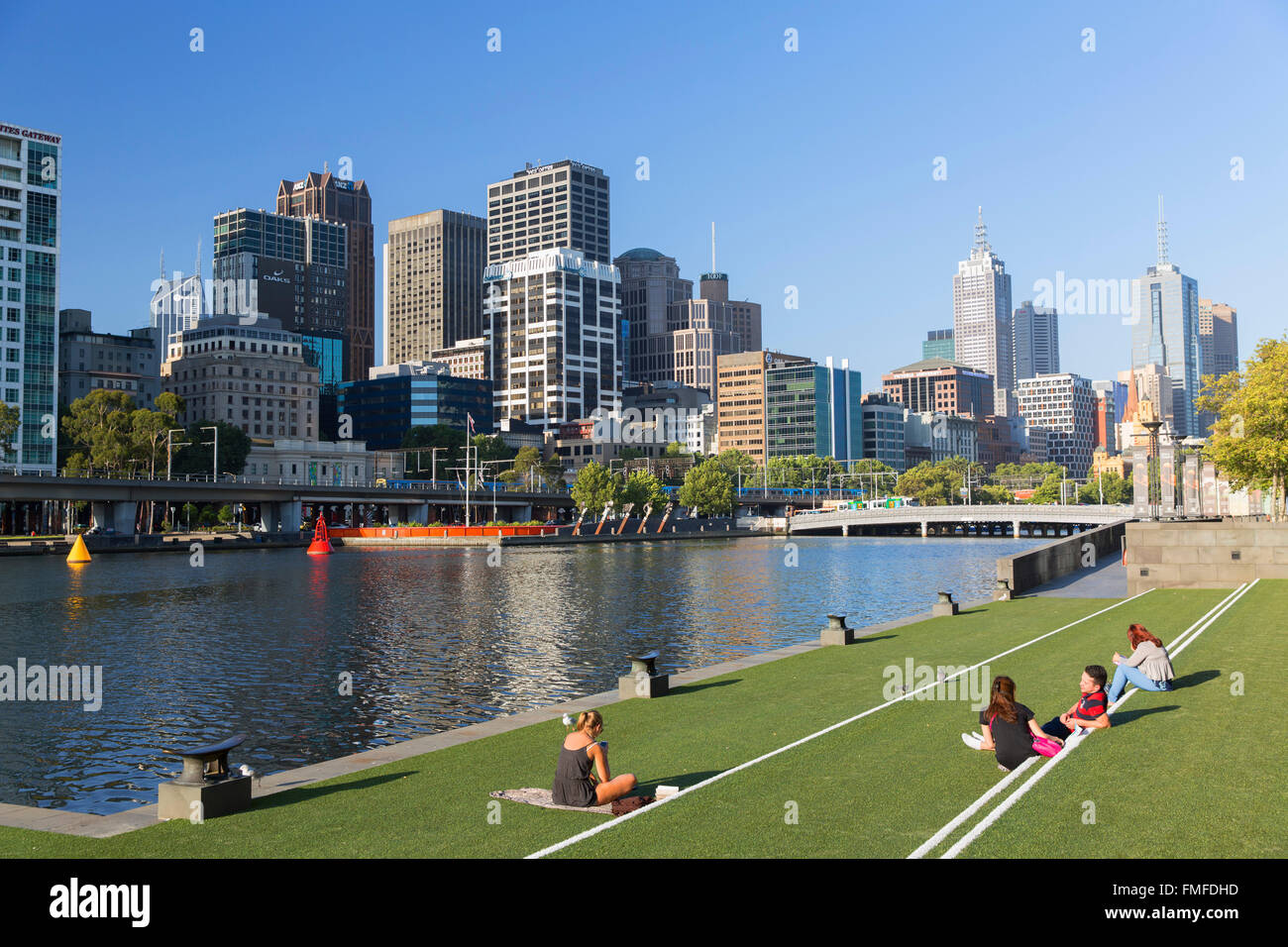 Vue sur toits de Melbourne le long de la rivière Yarra, Melbourne, Victoria, Australie Banque D'Images