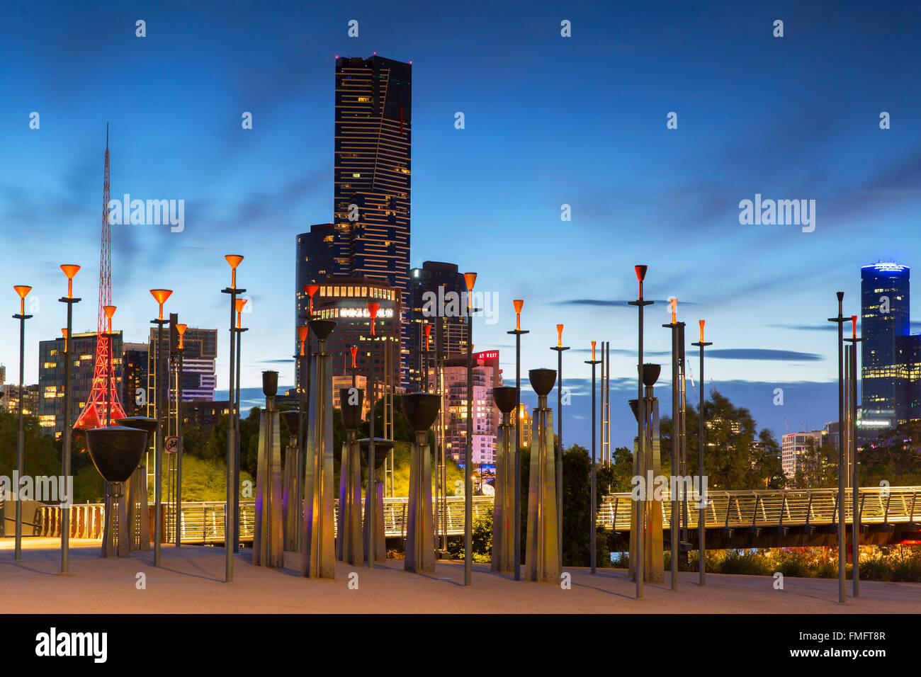 Eureka Tower, Victorian Arts Centre et à la tombée de la Federation Bells, Melbourne, Victoria, Australie Banque D'Images