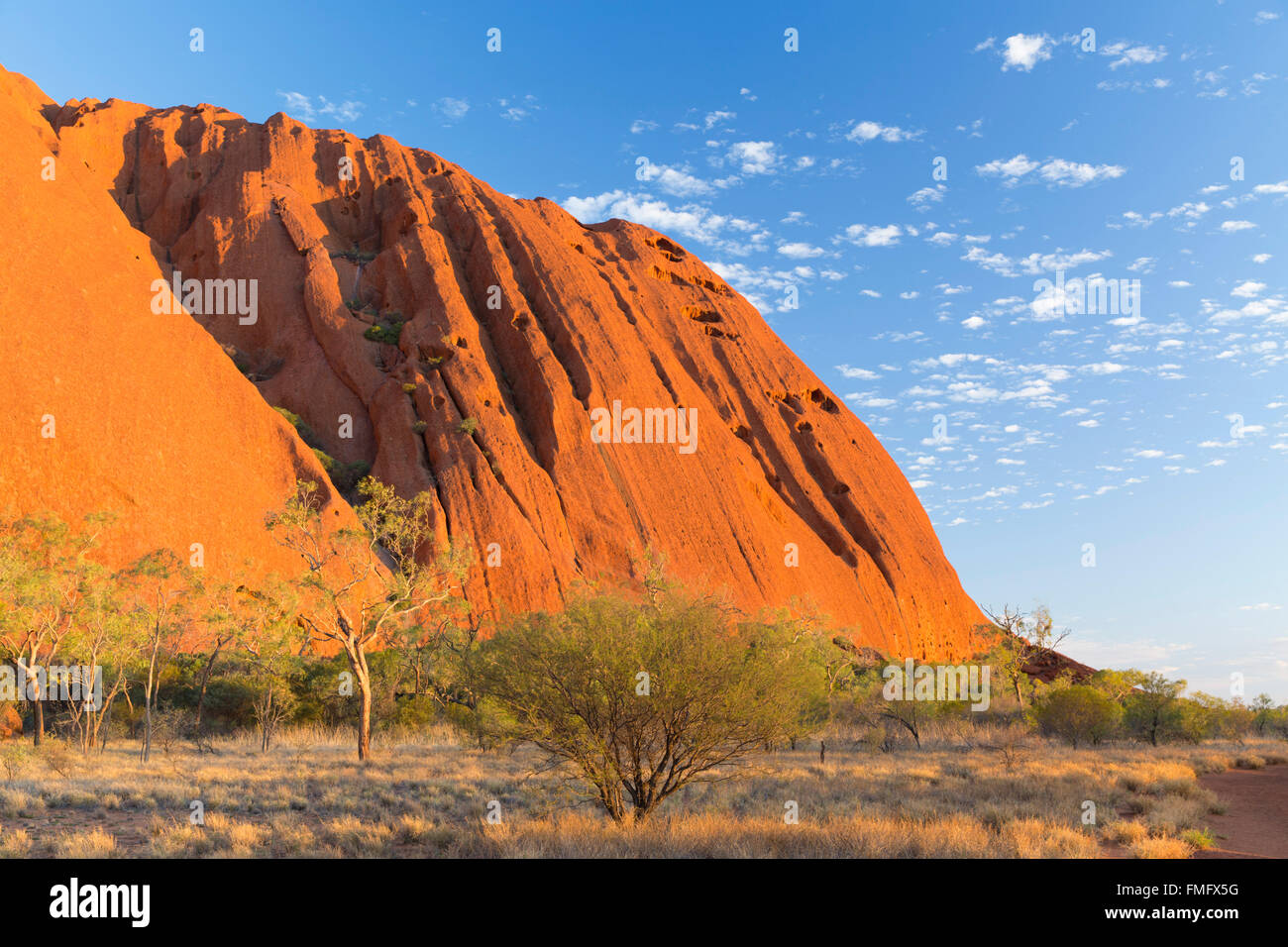 Uluru (Site du patrimoine mondial de l'UNESCO), Parc National d'Uluru-Kata Tjuta, Territoire du Nord, Australie Banque D'Images