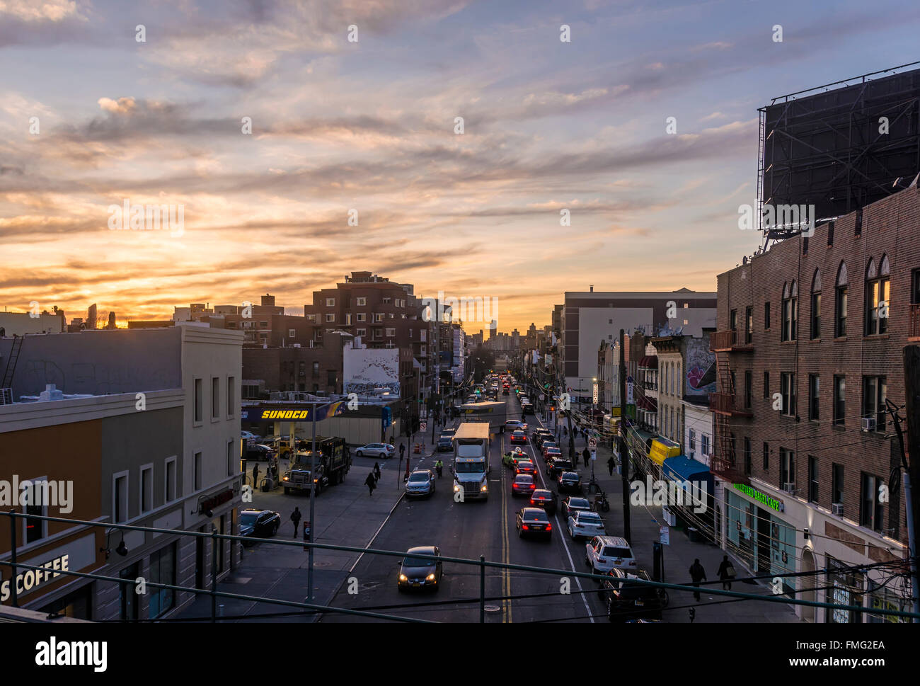 Astoria, New York - 11 mars 2016 Coucher de soleil sur Astoria Boulevard de l'Ouest reines. ©Stacy Walsh Rosenstock/Alamy Banque D'Images