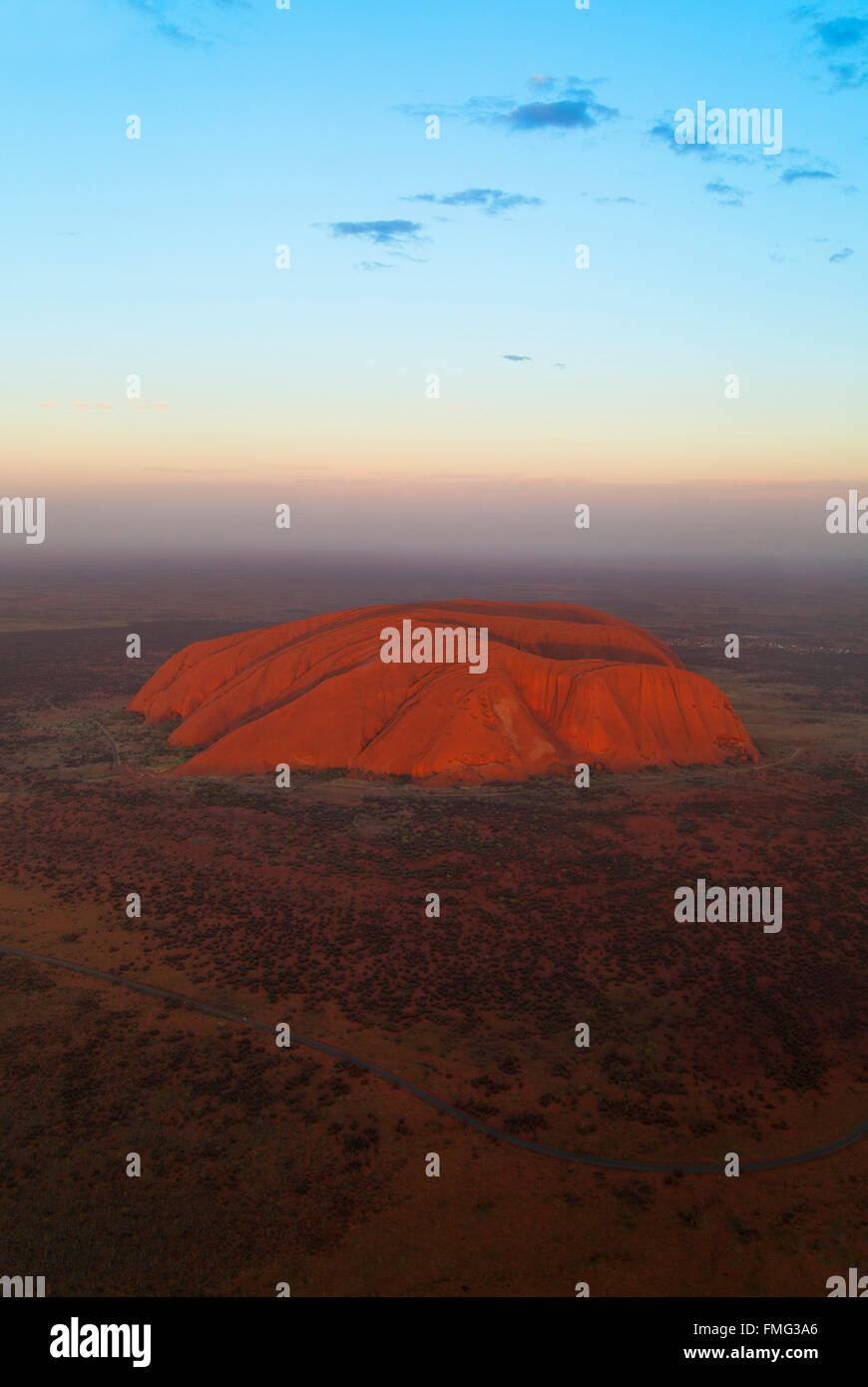 Uluru (Site du patrimoine mondial de l'UNESCO), Parc National d'Uluru-Kata Tjuta, Territoire du Nord, Australie Banque D'Images