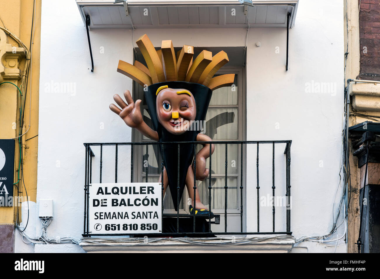 Inscrivez-vous la publicité d'un balcon à louer pour la Semana Santa (Pâques) à Séville, Andalousie, Espagne Banque D'Images