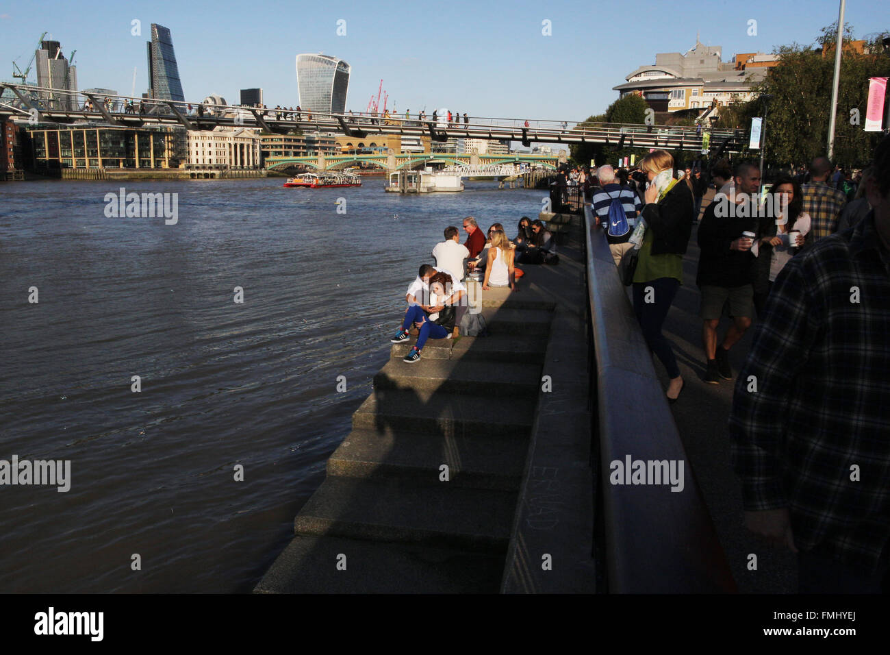 Week-end ensoleillé à South Bank de Londres, UK Banque D'Images