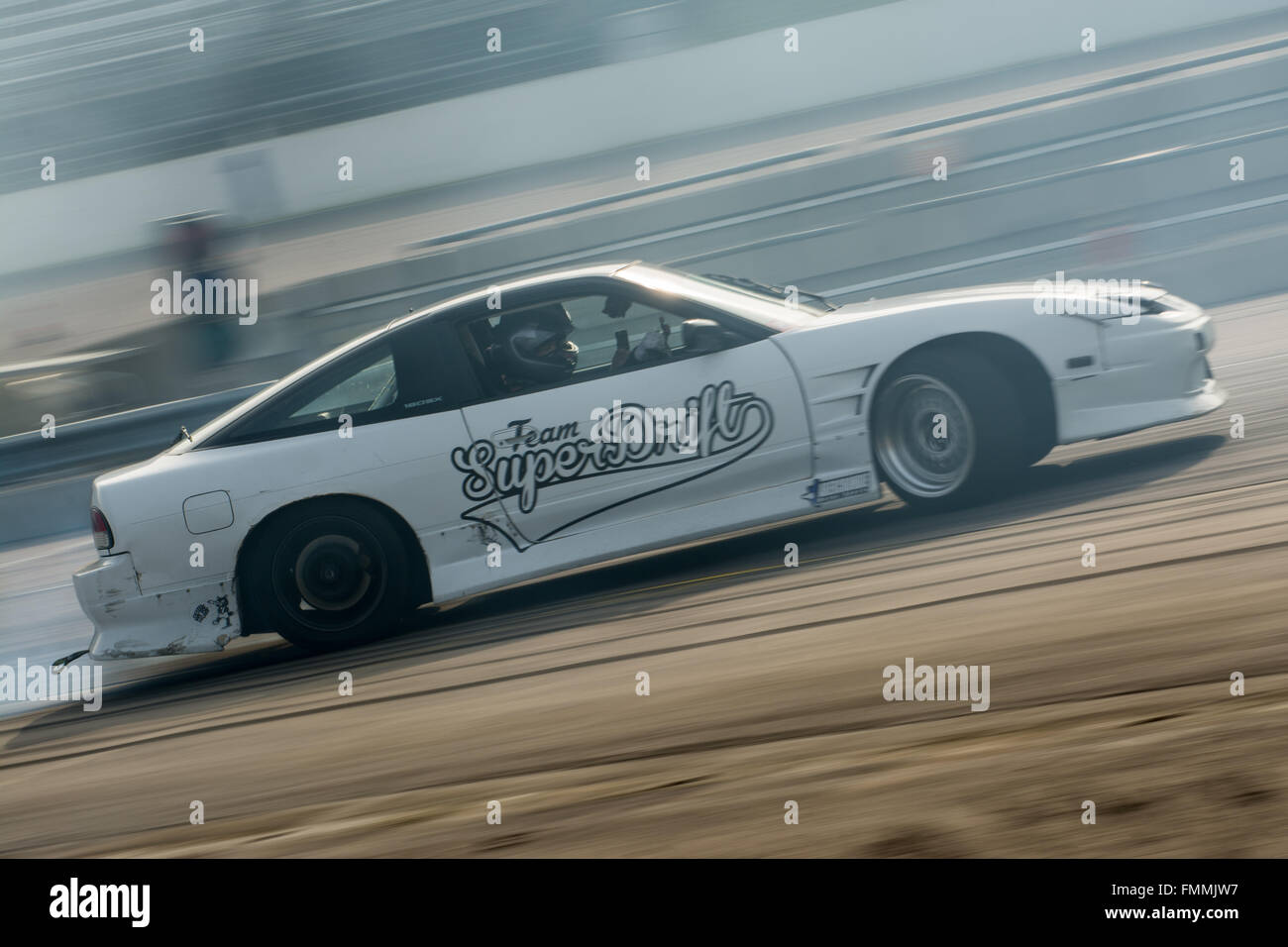 Corby, Royaume-Uni. Mar 12, 2016. Voiture de dérive la dérive au cours de Matsuri à Rockingham Motor Speedway le 12 mars, 2016 à Corby, Northamptonshire, Royaume-Uni. Credit : Gergo Toth/Alamy Live News Banque D'Images