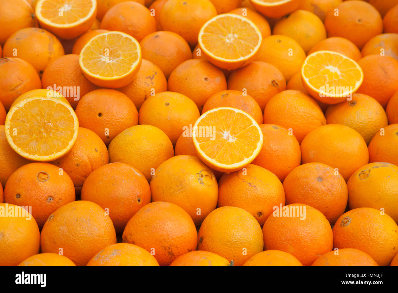 oranges exposées sur le marché pour la vente Banque D'Images