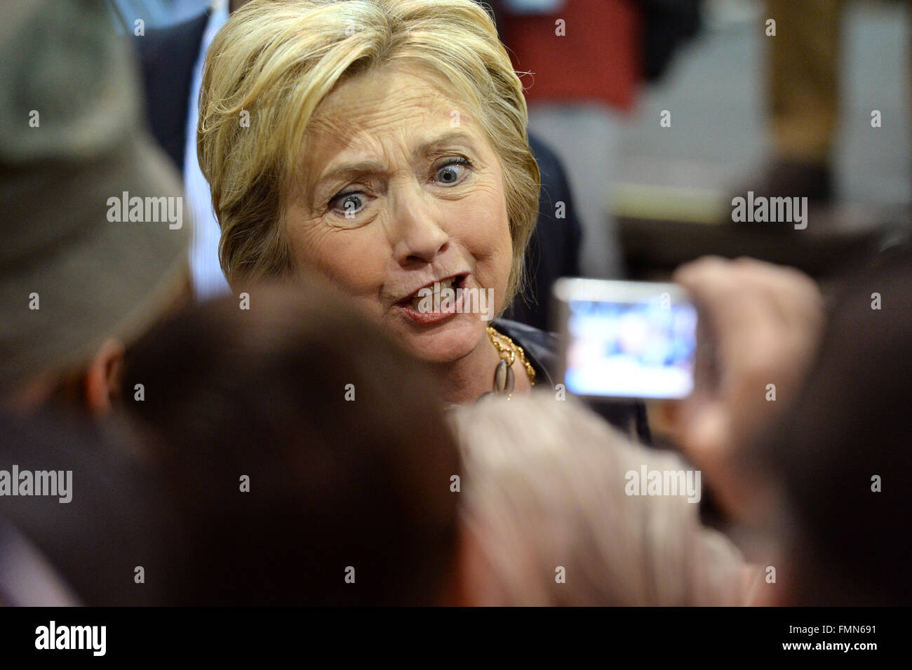 Saint Louis, MO, USA. 12 mars, 2016. Le candidat démocrate et ancien secrétaire d'Etat américaine Hillary Clinton à Nelson-Mulligan campagnes Centre de formation des charpentiers à St Louis. Crédit : Gino's Premium Images/Alamy Live News Banque D'Images