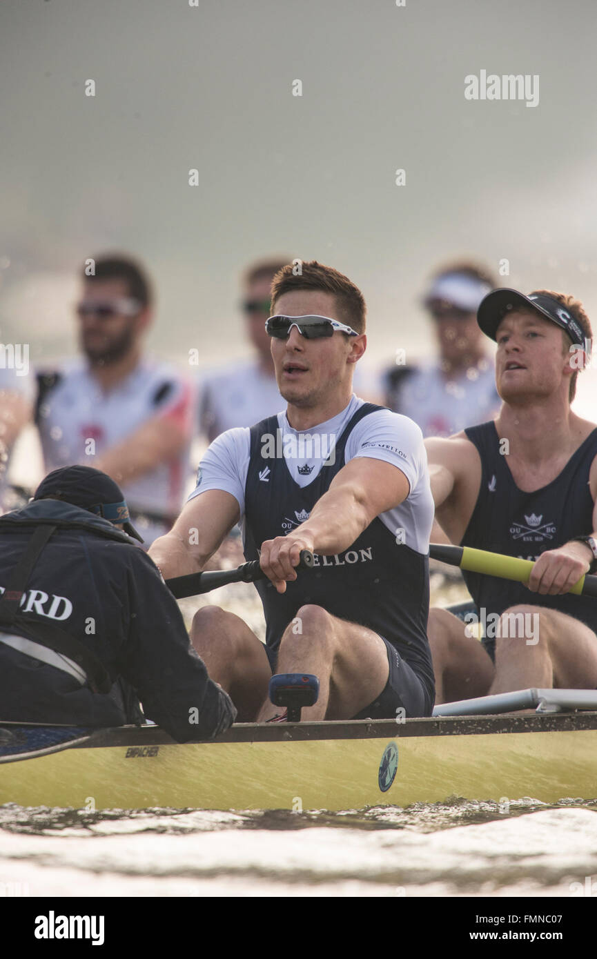 UK. 12 mars, 2016. Boat Race Fixtures final avant la course de bateau. Oxford University Boat Club v Léandre. OUBC :, B) 2) Georgy McKirdy, James White, 3) Morgan, Gerlak 4) Joshua Bugajski, 5) Leo Carrington, 6) Jørgen Tveit, 7) Jamie Cook, S) Nik Hazell, C) Sam Collier, Leander :, B) Chris Boddy, 2) Tom Ford, 3) Barney Stentiford, 4) Adam Neill, 5) Cameron Buchan, 6) Phil Congdon, 7) Tim Clarke, George Rossiter, C) Phelan Hill, Crédit : Duncan Grove/Alamy Live News Banque D'Images