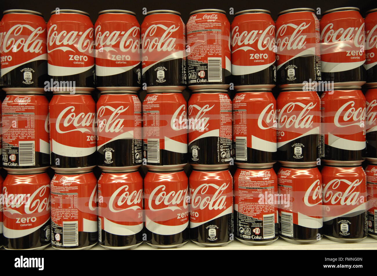 Coca-Cola (souvent appelée simplement Coke) est une boisson gazeuse[1] produit par The Coca-Cola Company, d'Atlanta (Géorgie) Banque D'Images