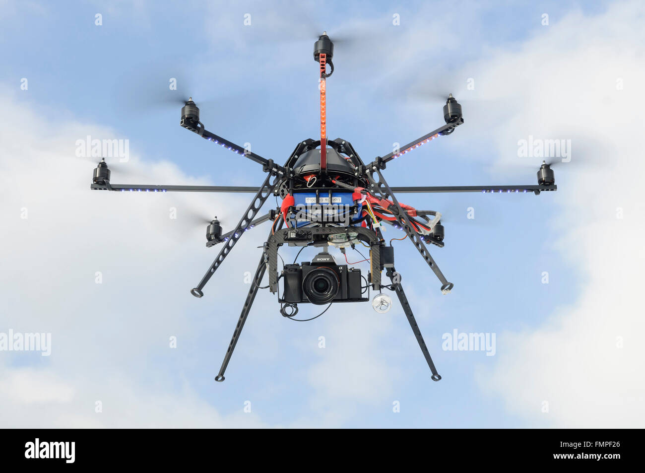 Oktocopter, drone, multicopter, battant avec appareil photo, Rhénanie du Nord-Westphalie, Allemagne Banque D'Images