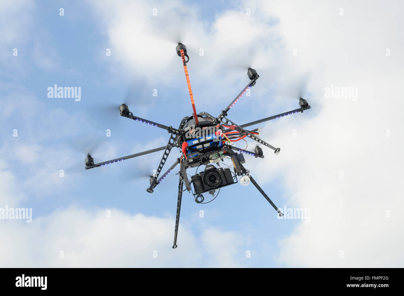 Oktocopter, drone, multicopter, battant avec appareil photo, Rhénanie du Nord-Westphalie, Allemagne Banque D'Images