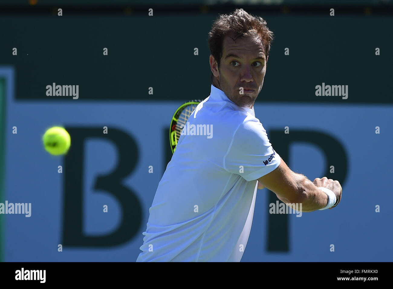 Indian Wells, en Californie, USA. Mar 11, 2016. BNP Paribas Open joué à l'Indian Wells Tennis Jardins. Richard Gasquet (Fra) revient à Nicolas Mahut (FRA) . Gasquet a gagné en 2 jeux d'aller jusqu'au 3ème tour. © Plus Sport Action/Alamy Live News Banque D'Images