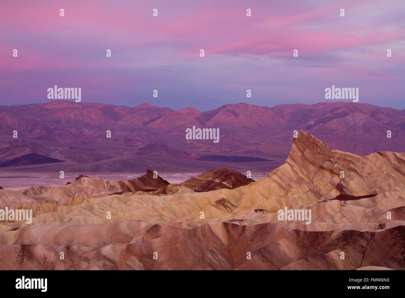 Lever du Soleil prises de Zabriskie Point, Death Valley, CA Banque D'Images