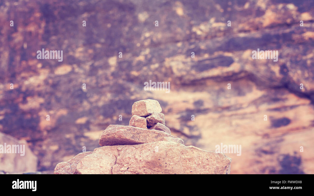 Sentier de pierres aux tons Vintage marqueur, profondeur de champ, USA. Banque D'Images