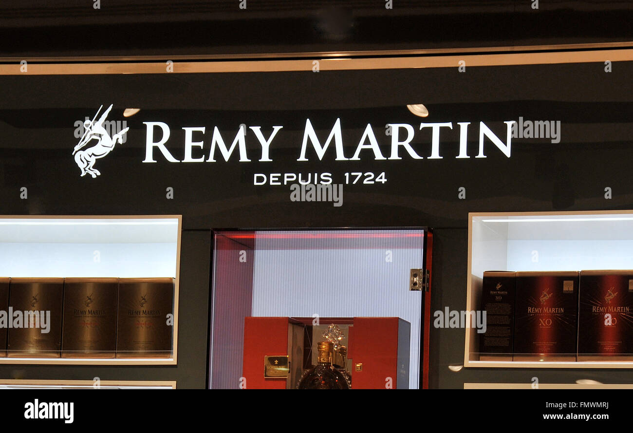 Remy Martin boutique duty free shop l'aéroport de Dubaï, Émirats arabes unis Banque D'Images