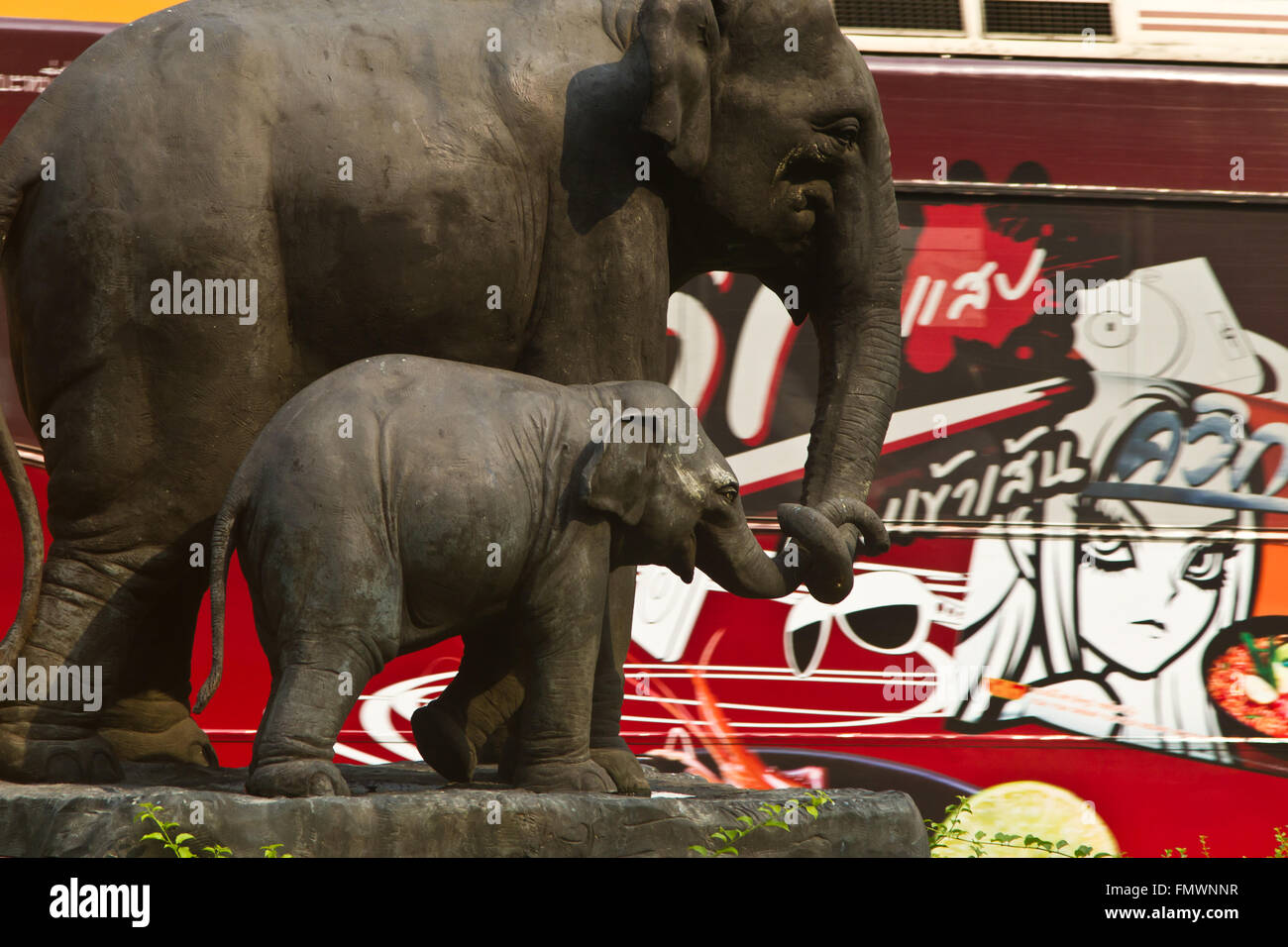 À Bangkok en Thaïlande des statues d'éléphants Banque D'Images