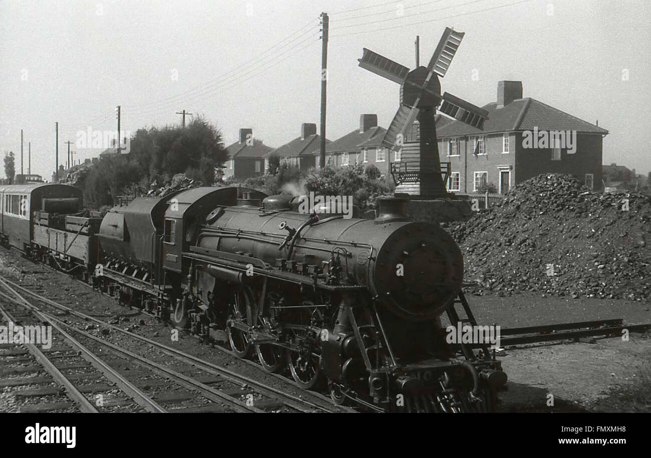 Le Dr syn est l'un des deux chemins de fer de style Canadien Pacifique locomotives du Romney Hythe & Dymchurch Railway, construit en 1931 par le moteur du Yorkshire Co., l'autre étant Winston Churchill et a une histoire de la conception et de la construction. Il est vu ici un train de transport Banque D'Images