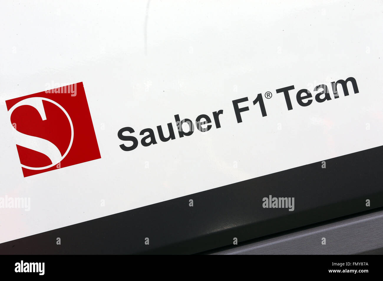Le camping de Sauber F1 Team vu au cours de la session de formation pour la prochaine saison de Formule 1 au circuit de Barcelone, Plaça de Catalunya à Barcelone, Espagne, 23 février 2016. Photo : Jens Buettner/dpa Banque D'Images