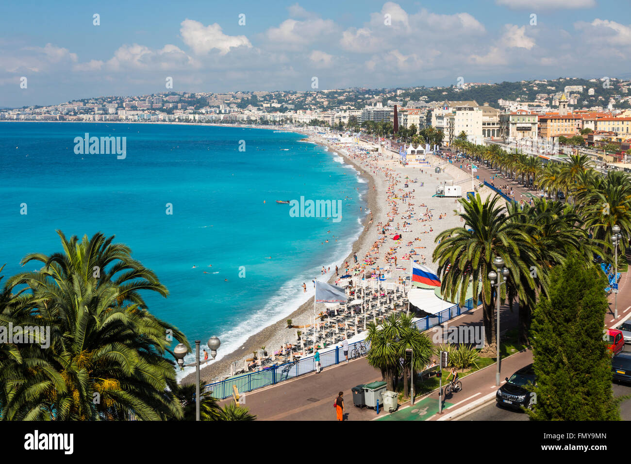 Nice, Côte d'Azur, Cote d'Azur, France. Plage et Promenade des Anglais vu du Parc de la Colline du Château ou la colline du Château Banque D'Images