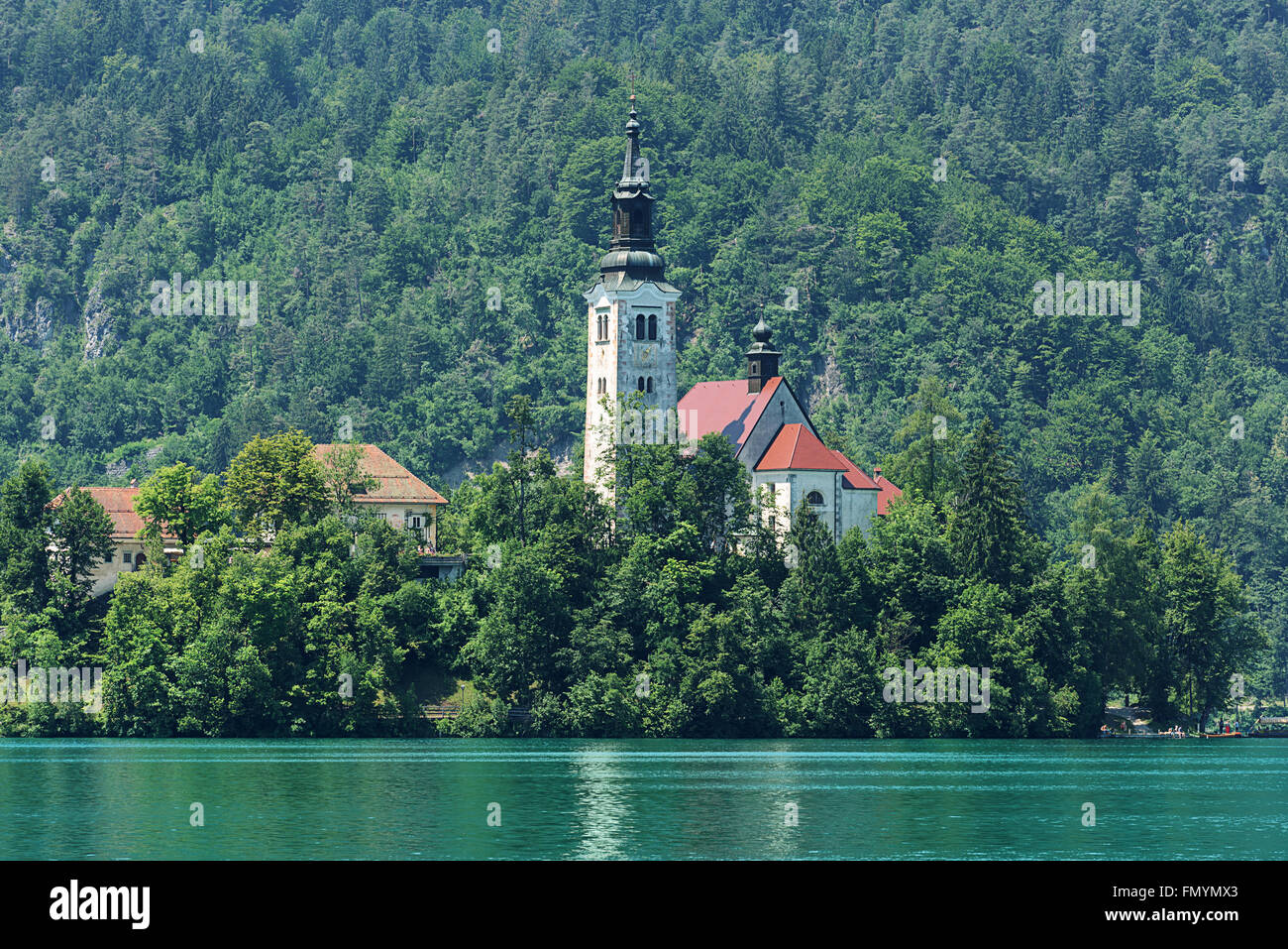 L'île avec l'église sur l'Alpine Lake Bled à Alpes slovènes, Europe Banque D'Images