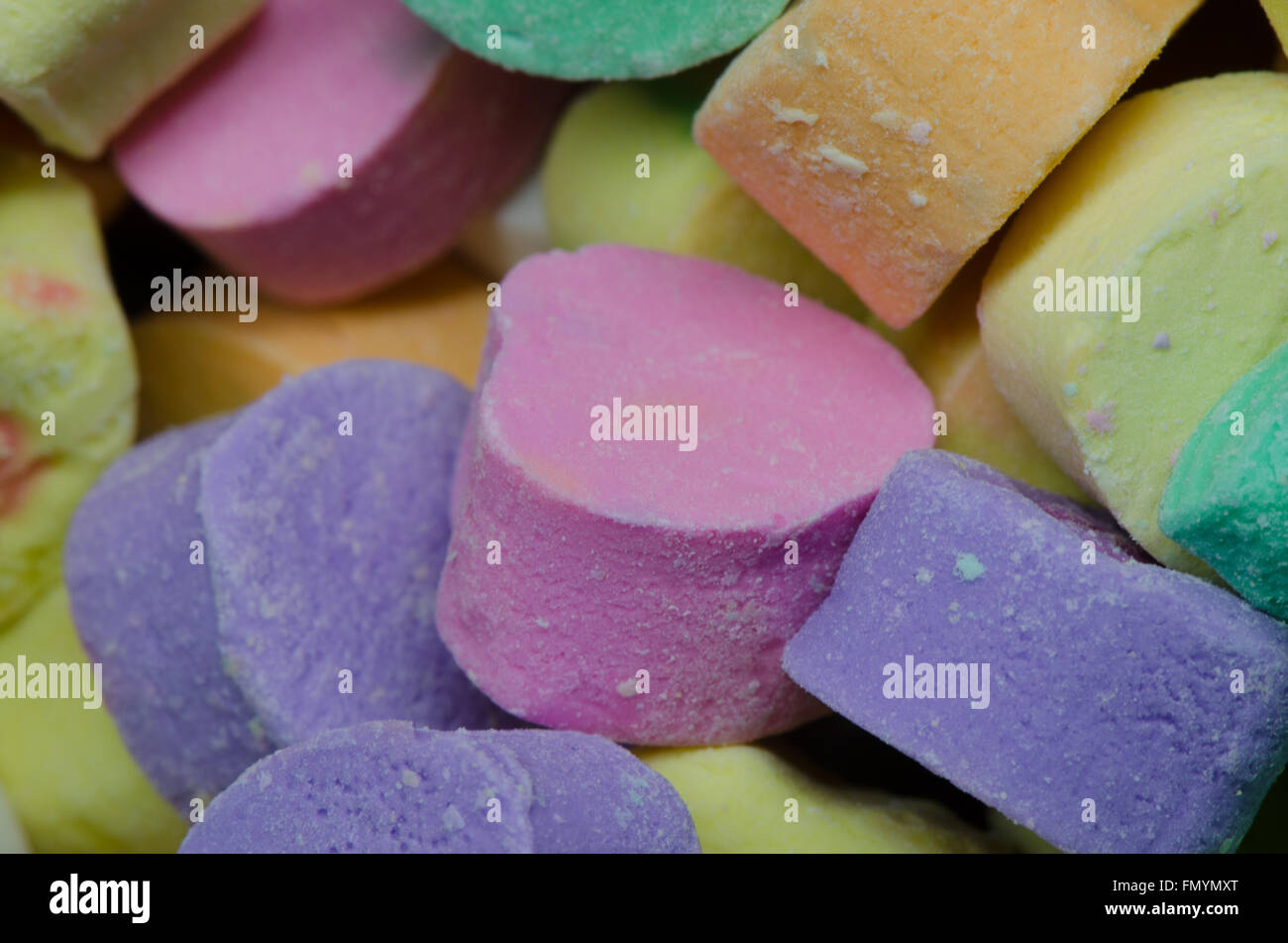 Close up bonbons coeur de sucre en vrac montre en cette Saint-Valentin traiter Banque D'Images