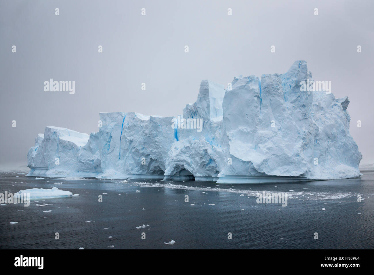 L'antarctique, péninsule Antarctique, l'énorme iceberg Banque D'Images