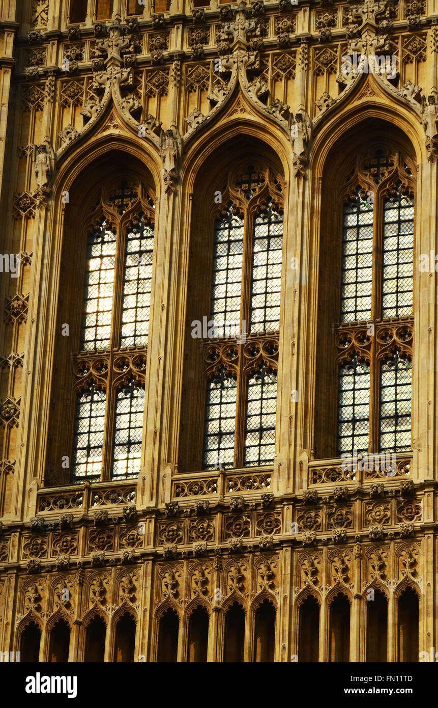 Structure du Palais de Westminster, lieu de rencontre de la Chambre des communes et de la Chambre des lords. Tour Victoria dans le coin sud-ouest Banque D'Images