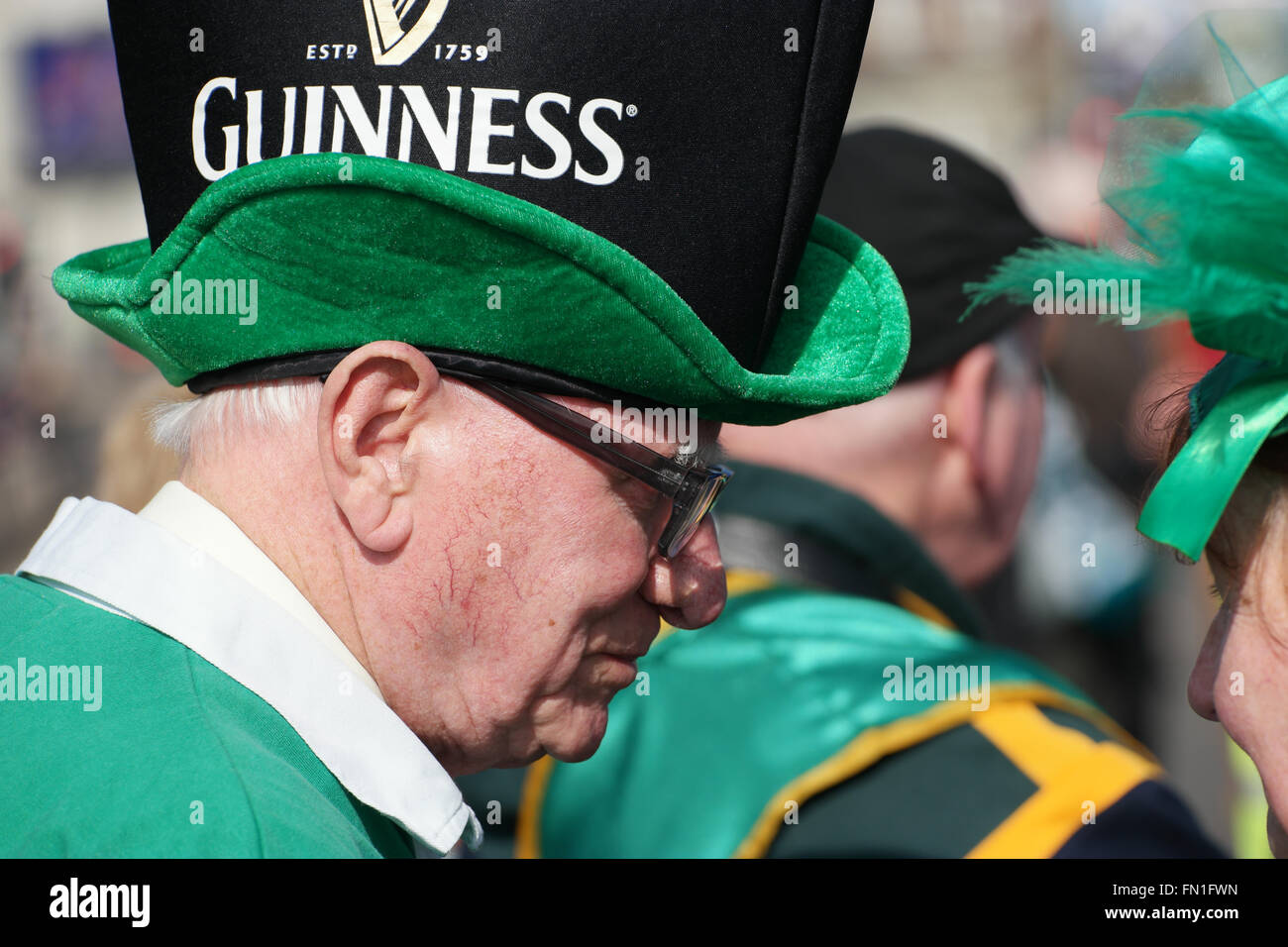 St Patricks Day célébrations le dimanche avant le jour j. Parade à travers le centre-ville de Birmingham 13 mars 2016. Birmingham ENgland Crédit : Terry Mason / Alamy Live News Banque D'Images