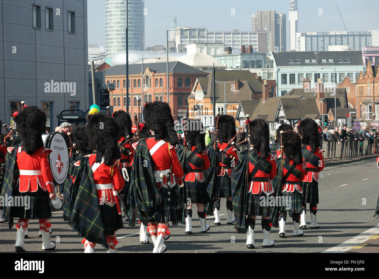 St Patricks Day célébrations le dimanche avant le jour j. Parade à travers le centre-ville de Birmingham 13 mars 2016. Birmingham ENgland Crédit : Terry Mason / Alamy Live News Banque D'Images