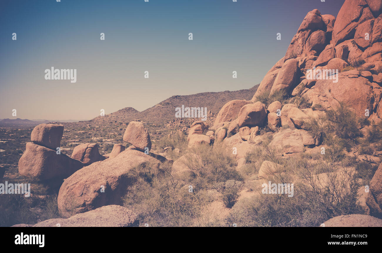 Scottsdale, Phoenix Arizona désert, paysage de red rock buttes. Croix de l'image traitée. Banque D'Images