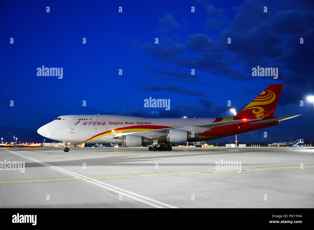Yangtze River express, Boeing, B 747, 400, B747 - 400, le baptême d'eau, premier vol, Aéroport Munich, cargo, fret, cargaison, Banque D'Images