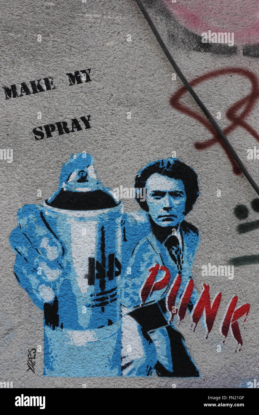 Street Art à Paris représentant Clint Eastwood avec un spray Banque D'Images
