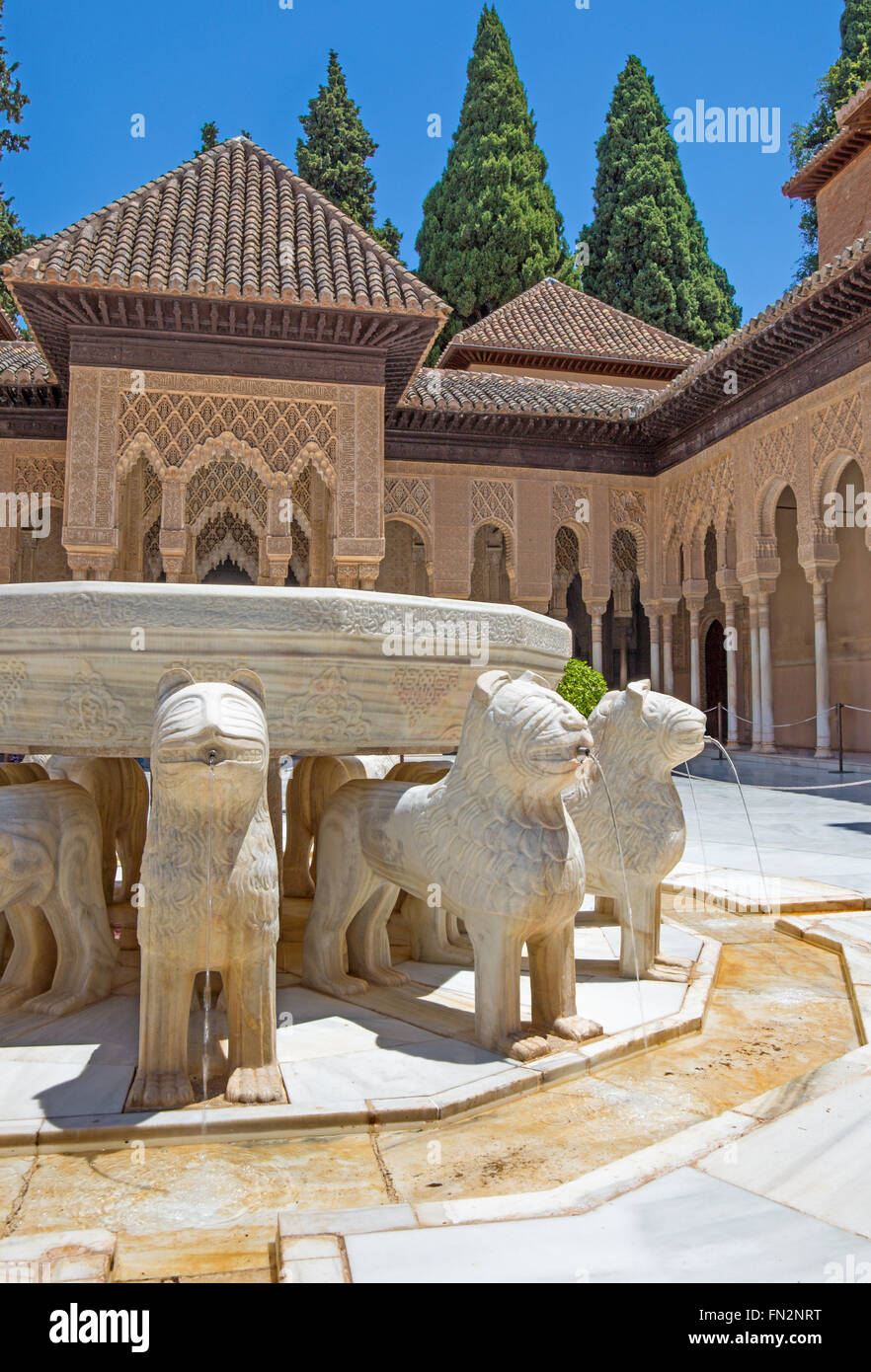 GRANADA, ESPAGNE - 30 MAI 2015 : La Fontaine des Lions en palais Nasrides et Cour des Lions. Banque D'Images