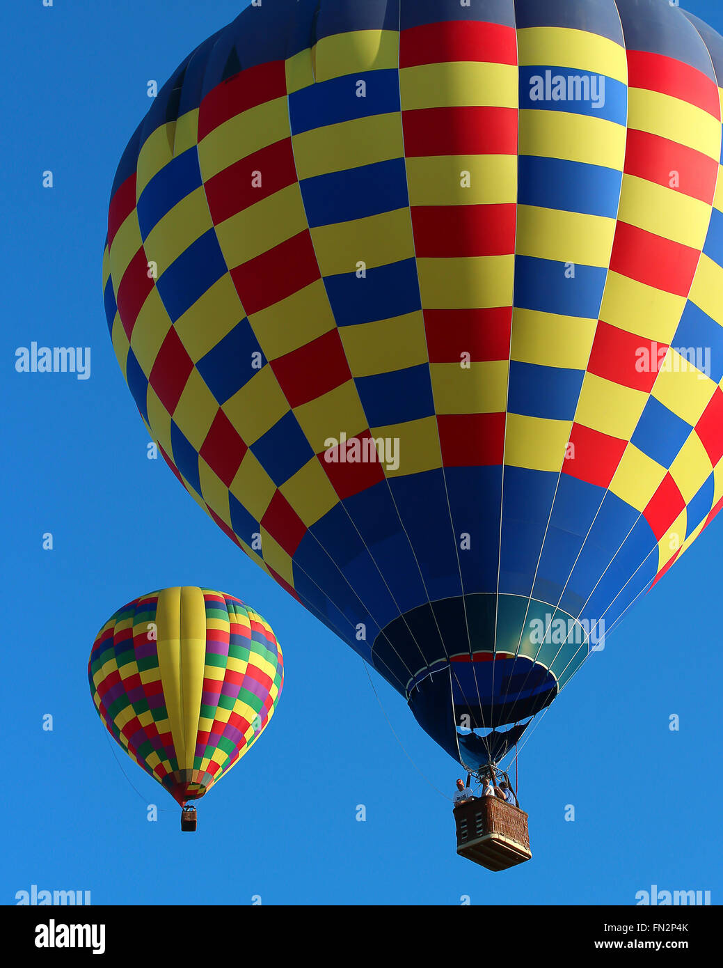 Une paire d'air chaud coloré baloons Banque D'Images