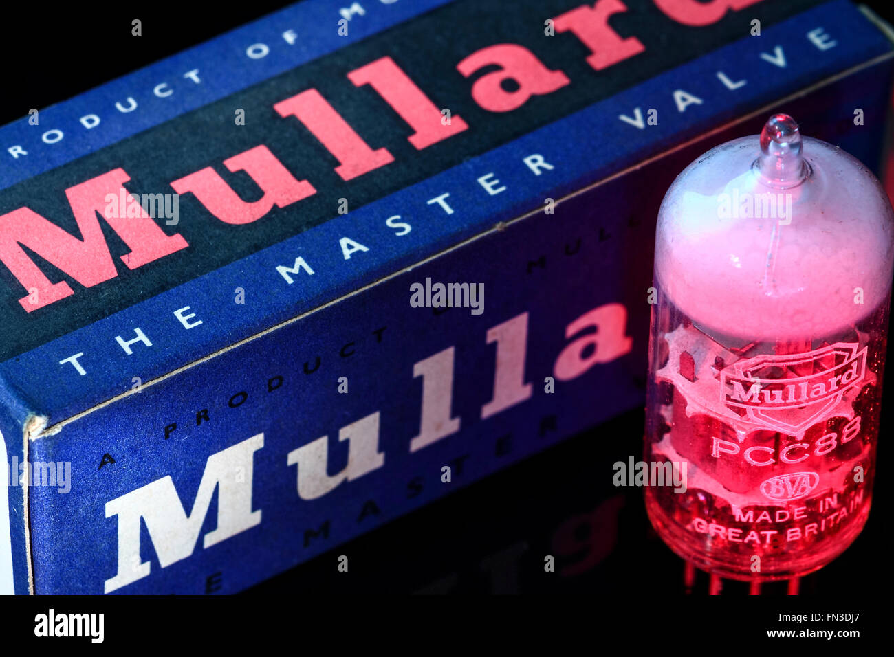 Tube à vide électronique vintage Mullard Banque D'Images