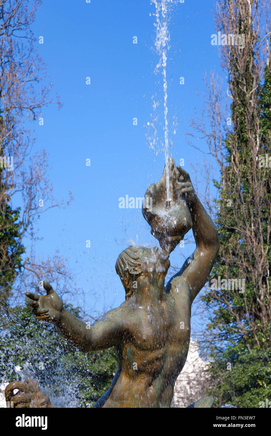 Détail de la fontaine de Triton dans Regent's Park, London, UK Banque D'Images