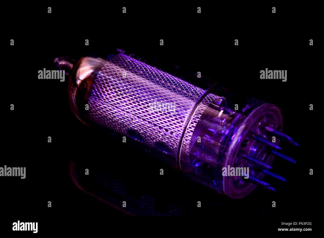 Tube à vide en verre électronique vintage Banque D'Images