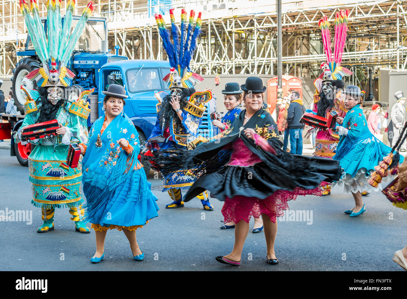Londres, Royaume-Uni - 13 mars 2016 : St Patrick's Day Parade et Festival à Trafalgar Square. Des danseurs traditionnels de la Bolivie. Banque D'Images
