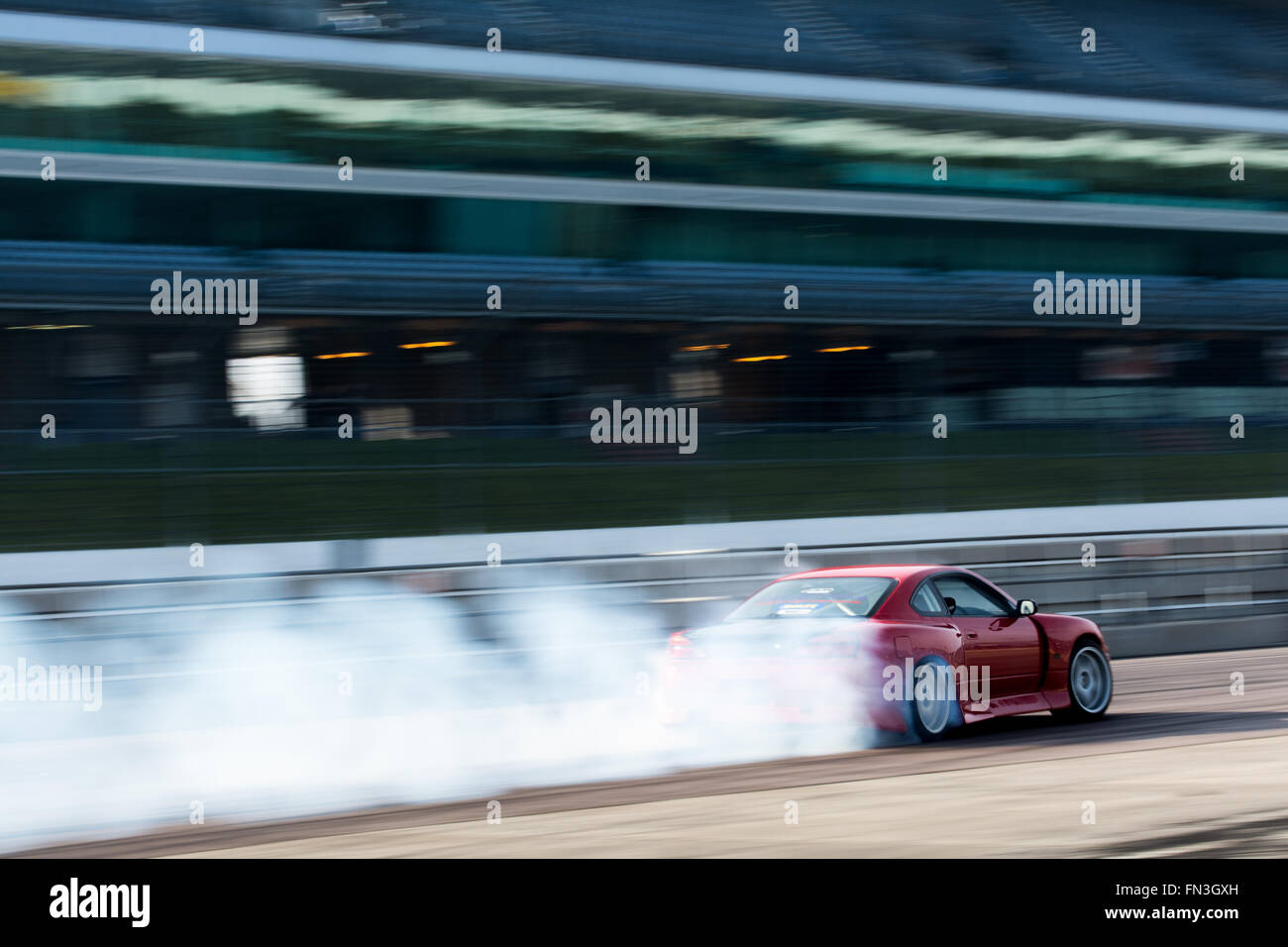 Corby, Northamptonshire, Angleterre. 13 mars, 2016. Voiture de dérive la dérive au cours de Matsuri à Rockingham Motor Speedway le 13 mars, 2016 à Corby, Northamptonshire, Royaume-Uni. Credit : Gergo Toth/Alamy Live News Banque D'Images