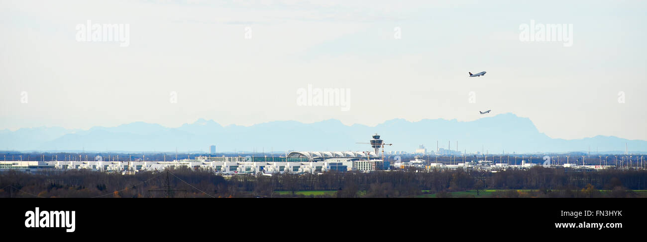 L'aéroport de Munich, le MUC, vue de Freising, Alpes, montagne, Föhn, fön, le vent, l'atmosphère claire, sommaire, Terminal 1, 2, satellite, Banque D'Images