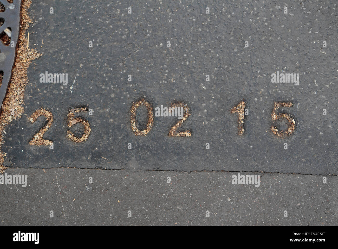 Les timbres en aire de trottoirs de Paris France pour indiquer que la piste a été portée. Banque D'Images